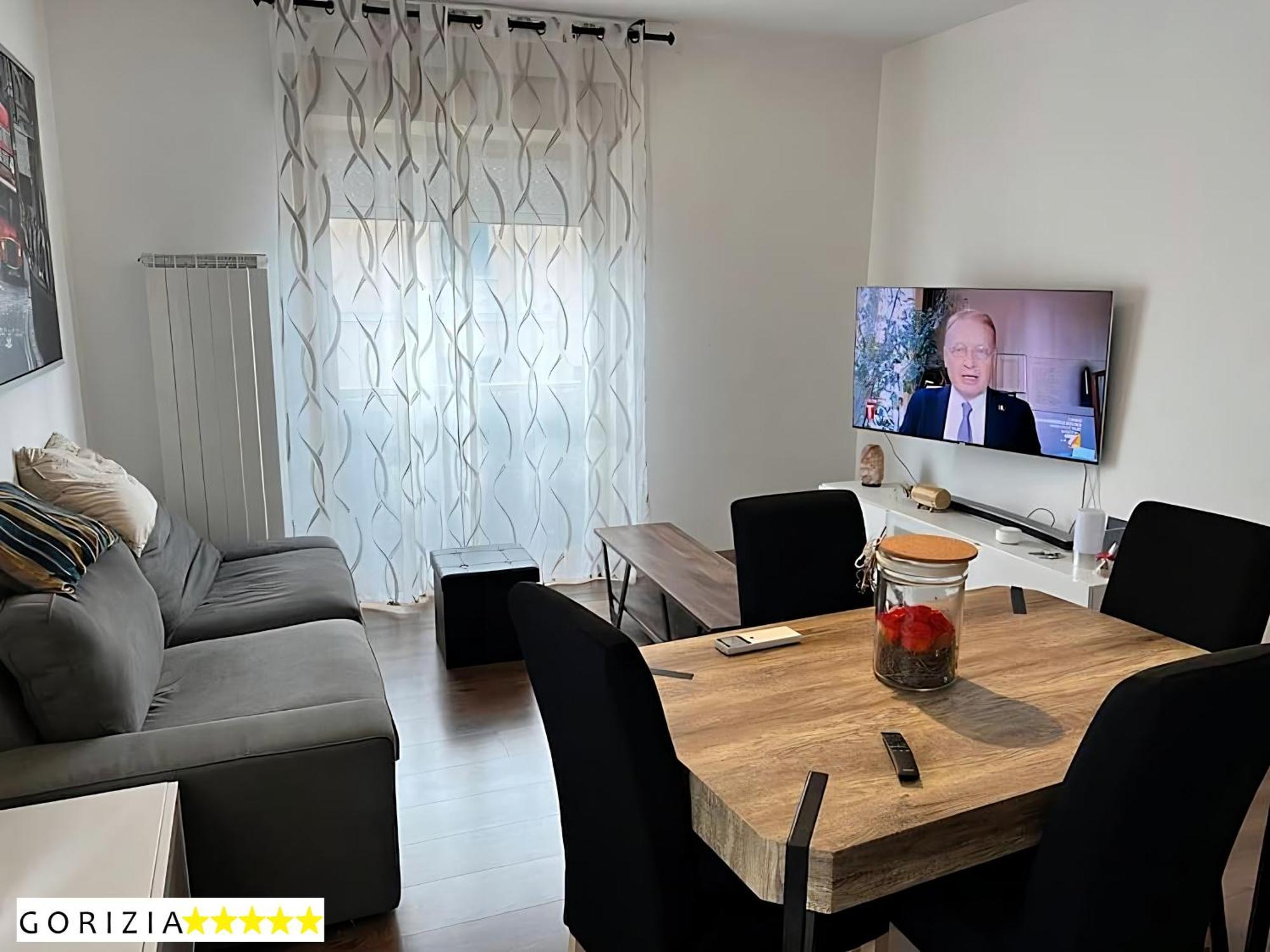 Gorizia Central Luxe Apartment 6 Posti Letto エクステリア 写真